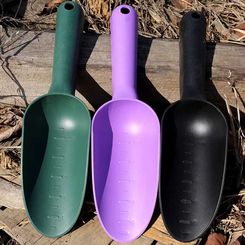 Thickened plastic vegetablegrowing and soildigging shovel a household soilloosening and flowergrowing tool J251121