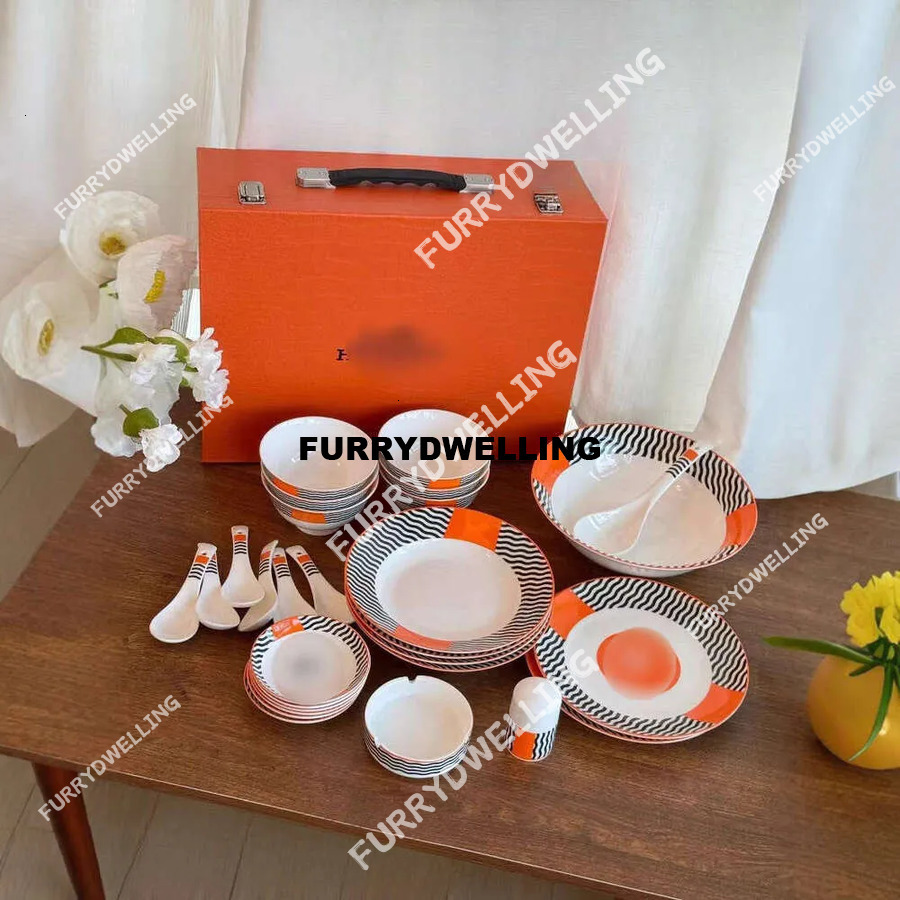 28-Piece Tableware This Is A Set That's Stunning At First Glance With Delicate Dwe74 Texture And High Aesthetic Value 45874