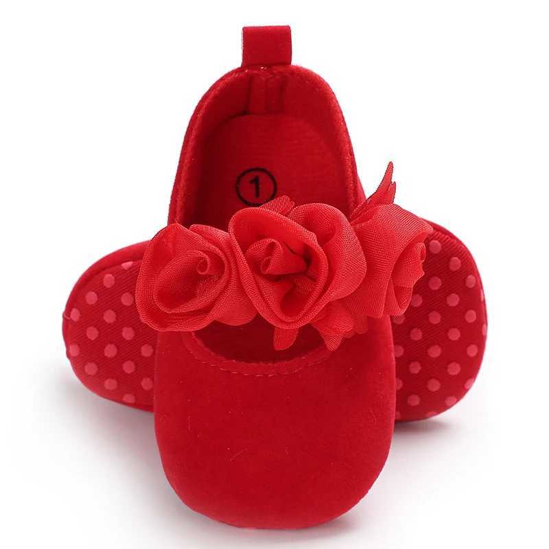 Baby Shoes Cute Baby Sweet Princess Style 01 Year Old Non slip Fabric Sole Newborn Red Holiday Walking Shoes 2023 New Ins Super C251008
