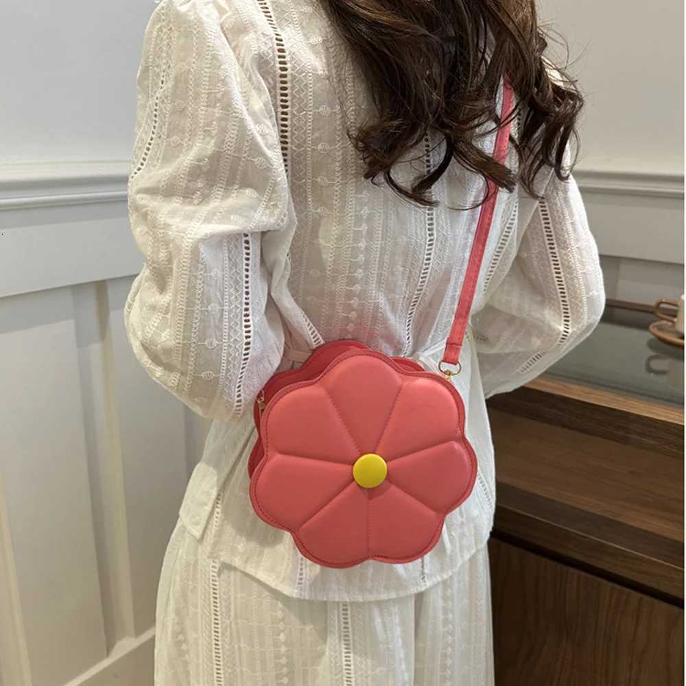 Mini round bag for women 2025 new autumn and winter fashion super hot single shoulder crossbody bag small bagT251007