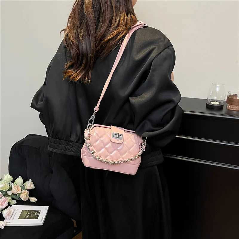 Designer 2025 DiamdTextured Messenger Bag Wens Chic Cmuter 1 Purse ScentInfused Chain Strap WaterRepellent Lining Y251120