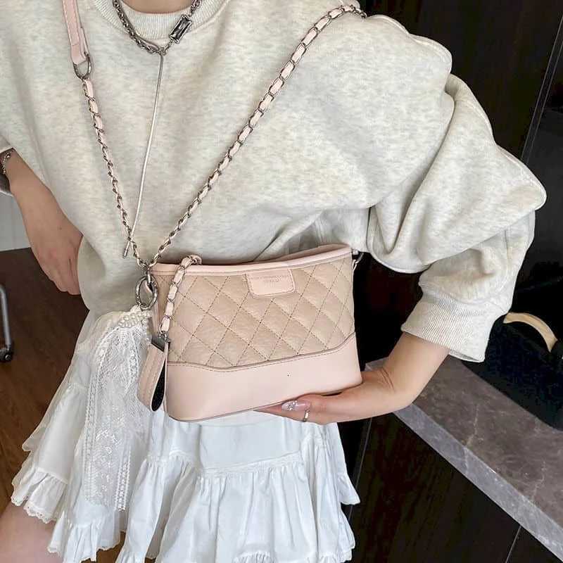 Luxury Crossbody Bags for Wen Korean Style Versatile Lingge Handbags Ahetic Lady Fiable PU Chain Design 1 Bags D251008