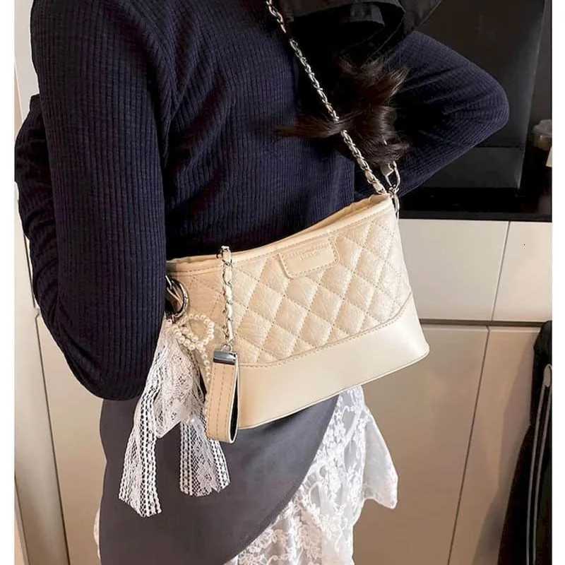 Designer Luxury Crossbody Bags for Wen Korean Style Versatile Lingge Handbags Ahetic Lady Fiable PU Chain Design 1 Bags1 Y251120