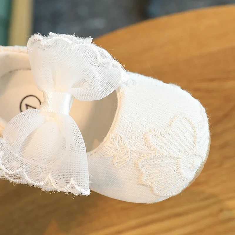 Cute White Lace Baby Girl Princess shoes Baby Moccasins Moccs Shoes Bow Fringe Rubber Soled Nonslip Footwear Crib Shoes C251008