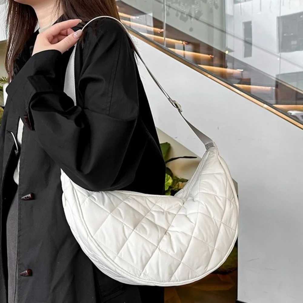 Casual Solid Color Plaid Crossbody Bag Quilted Adjustable Strap Half Moon Bag Padded Allmatch Nylon Shoulder Bag MaleT251007