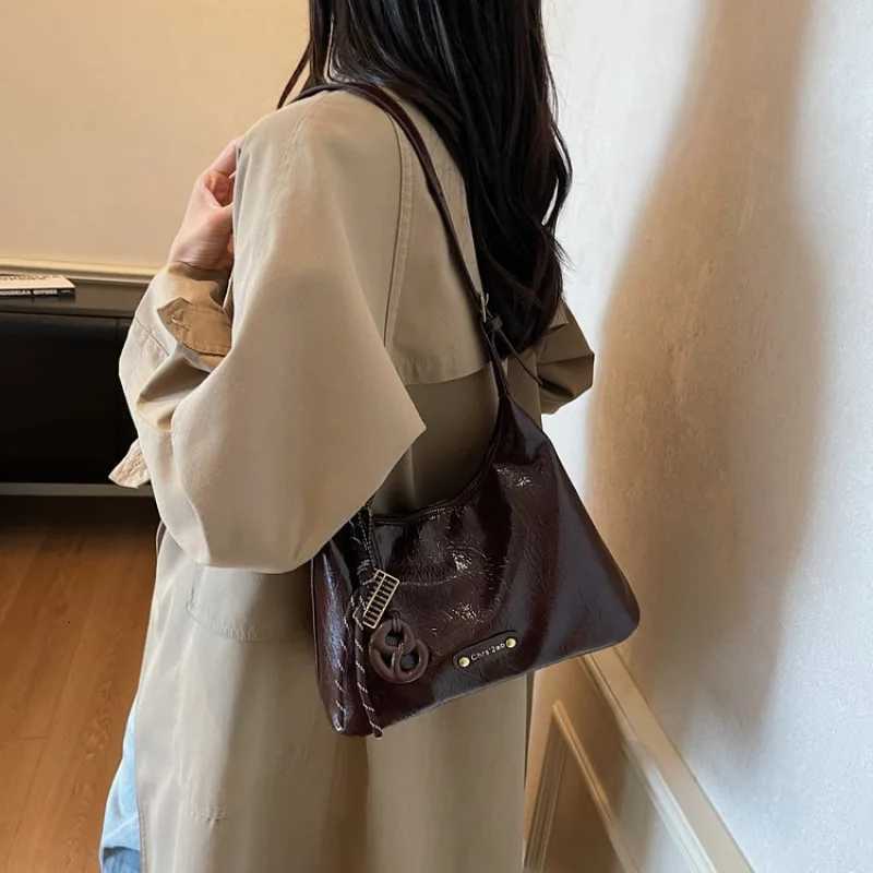 Designer Classic Parisian Style Leather Shoder Bag For Wen With Timeless Silhouette And Elegant Look Y251120