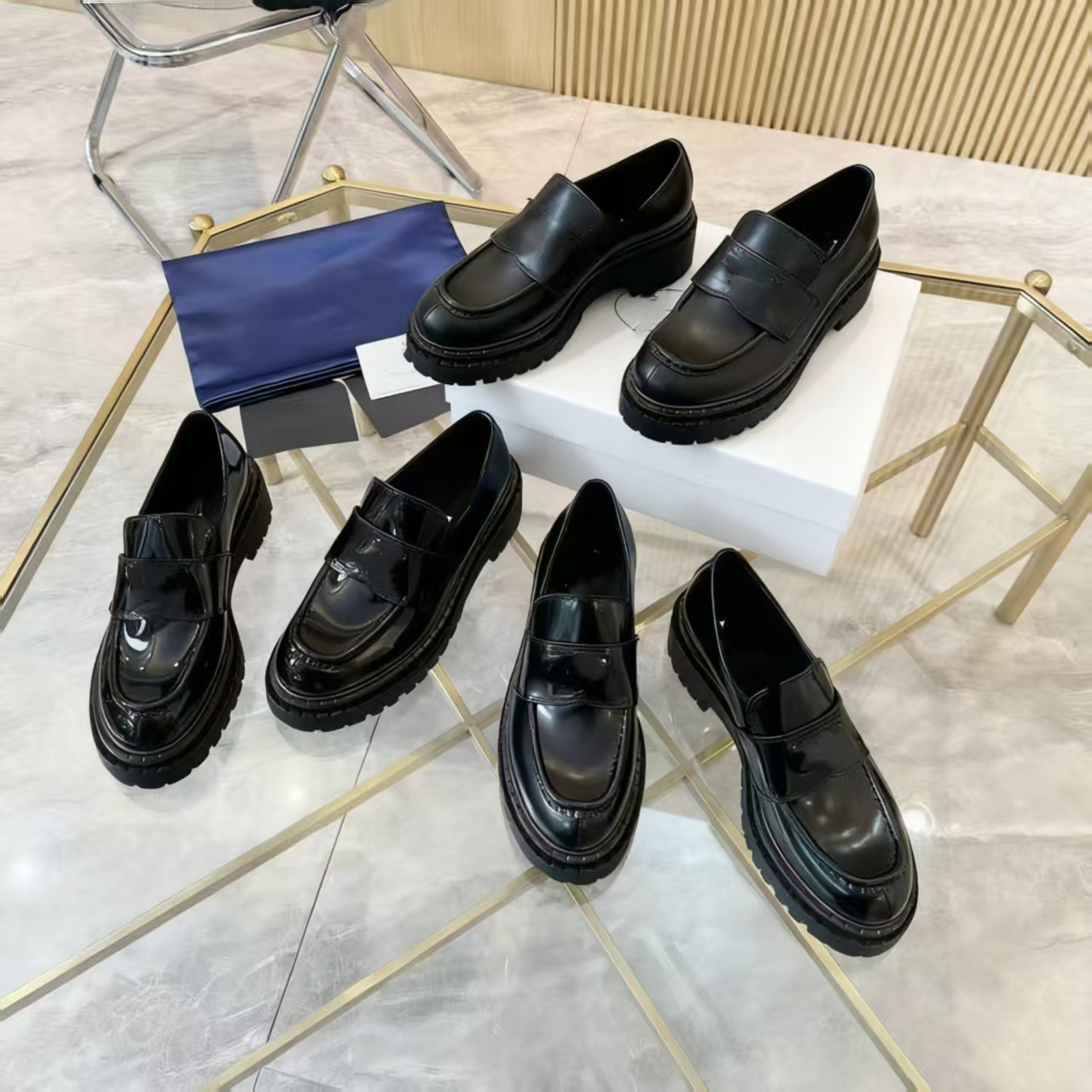 Designer loafers men loafers Oxford loafers Monolith Brushed Leather loafers Classic Triangle Patent loafers Womens loafers Dress shoes Chunky Sneakers bag