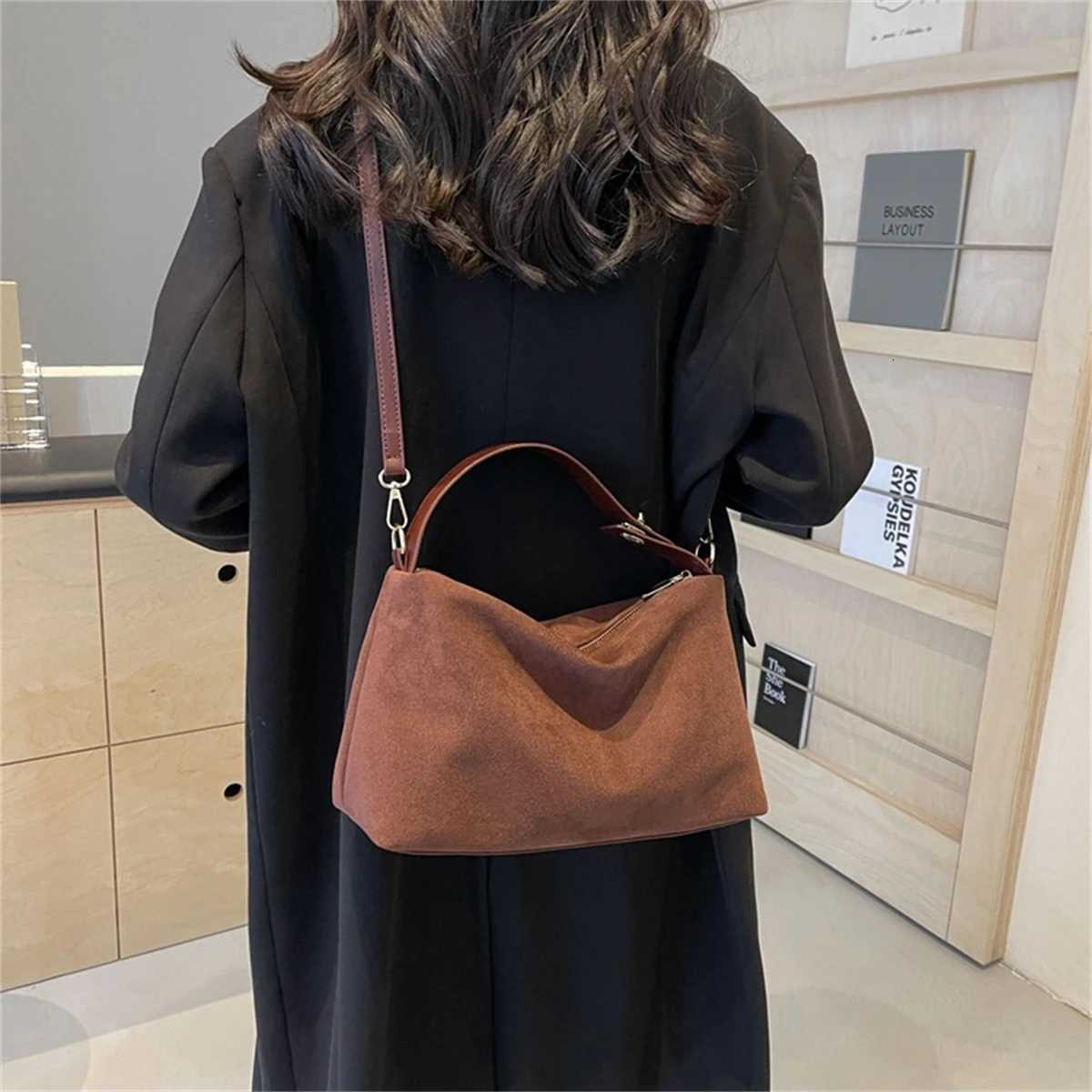 Designer Zipper Solid Color High Capacity PU Shoder Bags 2024 Hot S Bags for Wen Simple Fi Tote Bolsas FeminiADH Y251120