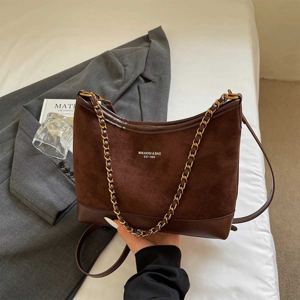 Designer Wen Fi Shoder Bag Suede Texture Letter Decor Large Capacity PU Water Resistant Zipper Adjustable Strap Daily Cmute Y251120