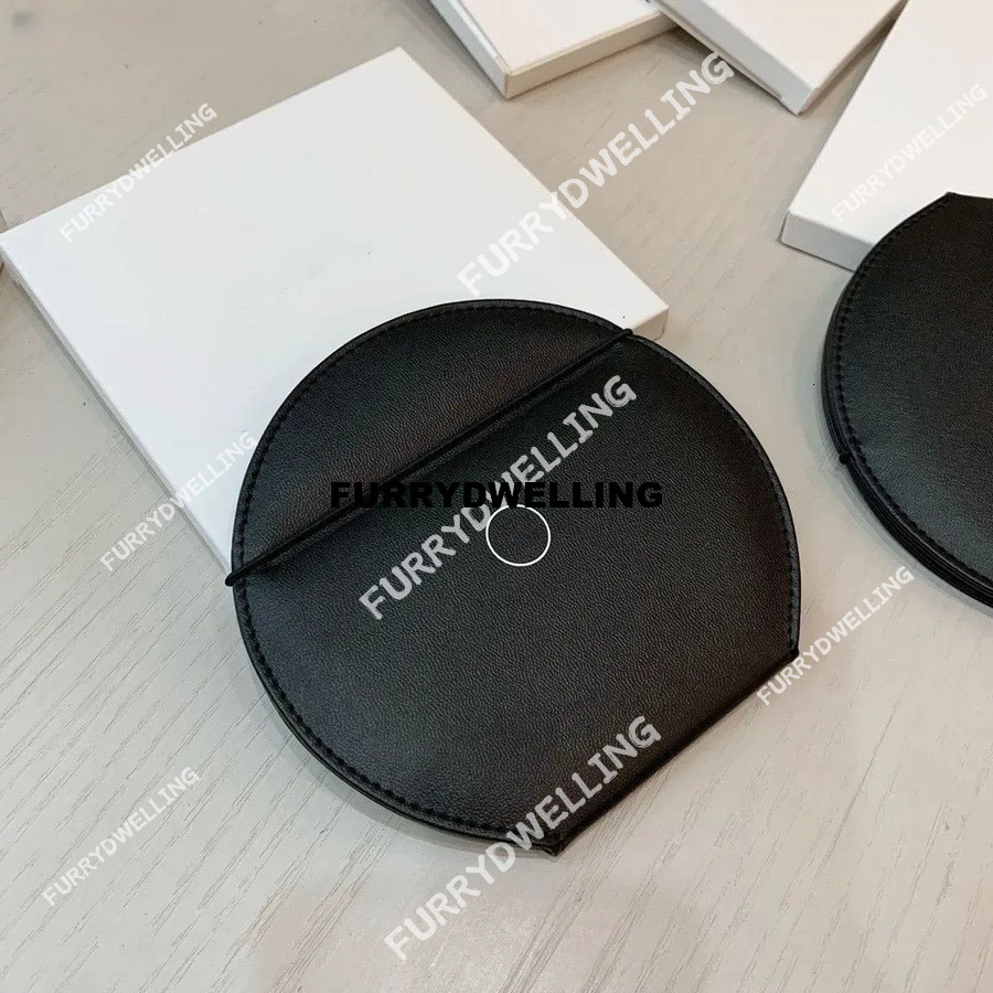 Designer Black Round Classic Printed Folding Mirror Women's Portable Leather Makeup Mirror Travel Dwe74 Makeup Tool Diameter 13.5Cm