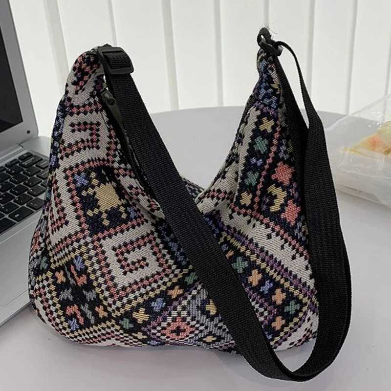 Neutral style tote bag for men and women featuring ethnic style New arrivals for spring and summer Single shoulder bag FashiT251007