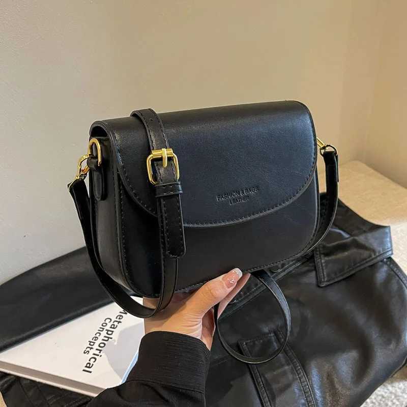 Designer Popar Wen Shoder Bags New Style Crossbody Bag for Ladies College Shopper Phe Purse Simple Color Pouch Y251120