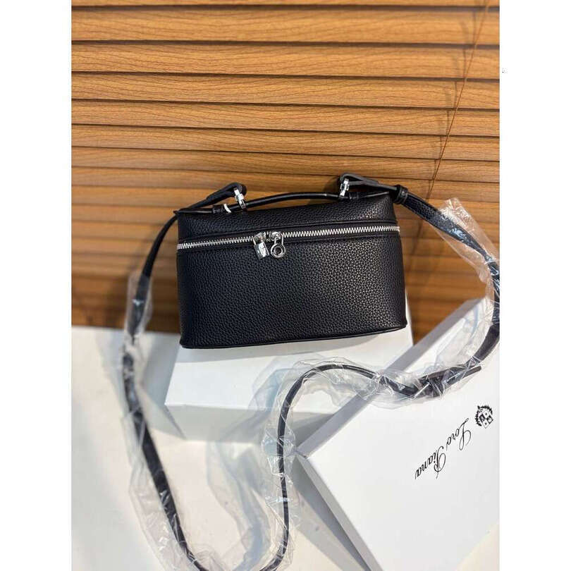 High-end designer bag Luxury Lunch Box for Women New Textured Crossbody Small Versatile Commuter Handbag Shoulder Bag Trendy Handbags tote purse