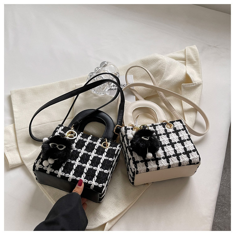 Small niche design popular wool bag autumn and winter bag new retro luxury bag elegant and trendy style women's handbag designer bag