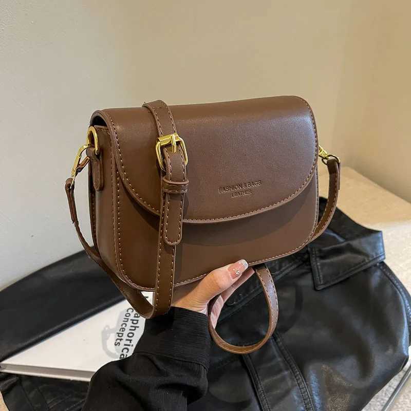 Designer Popar Wen Shoder Bags New Style Crossbody Bag for Ladies College Shopper Phe Purse Simple Color Pouch Y251120