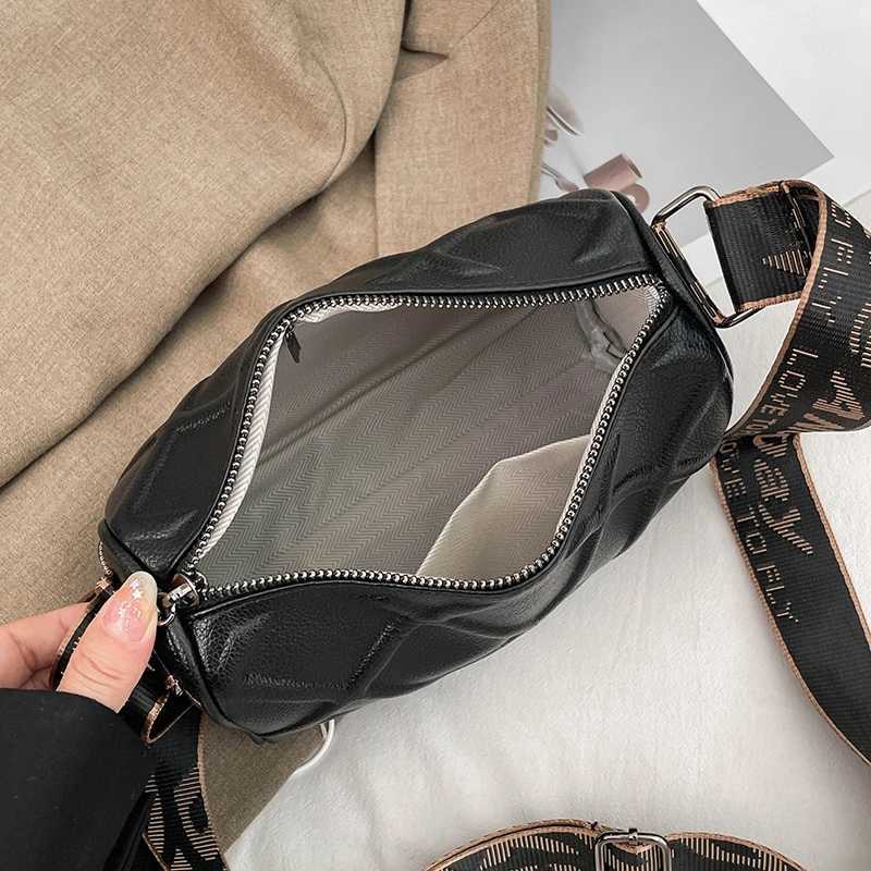 2025 New Womens Small Tote Bag Fashionable Crossbody Bag Trendy PU Shoulder Bag Womens Wide Strap PillowShaped HandbagT251007