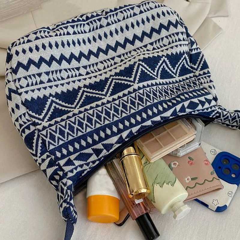 Neutral style tote bag for men and women featuring ethnic style New arrivals for spring and summer Single shoulder bag FashiT251007