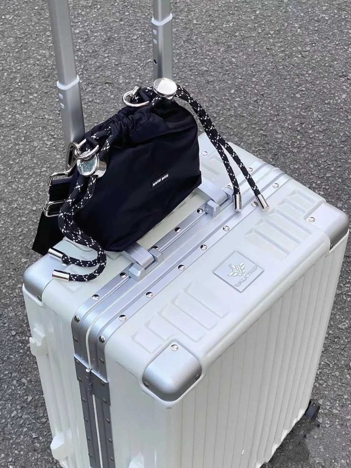 LEFTSIDE 2024 Spring Casual silk fabrics Design Women Handbags and Purses Trend Simple Fashion Black drawstring Crossbody BagsT251007