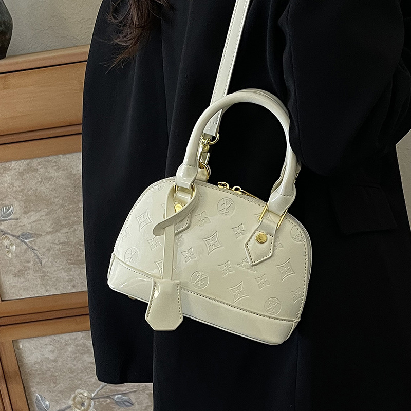Free shipping 2025 Super popular shell bag, fashionable and versatile, light luxury and high-end women's bag, single-shoulder bag, crossbody styl