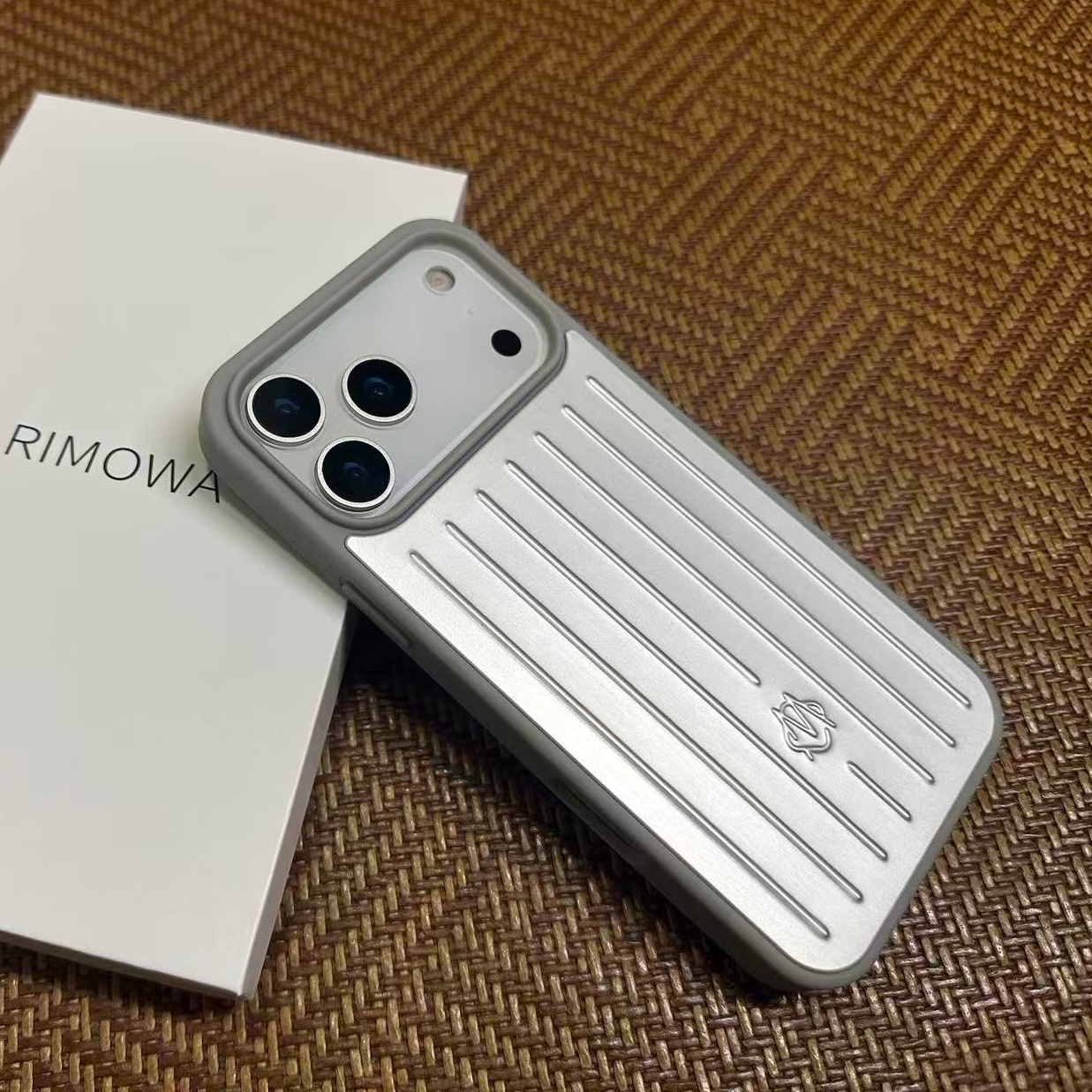 RIM Phone Case Suitcase Designer iPhone Case for Apple iPhone 17 Pro Max case 17 pro 16 15 14 13 Polycarbonate Aluminum Alloy MagSafe Weave Back Cover