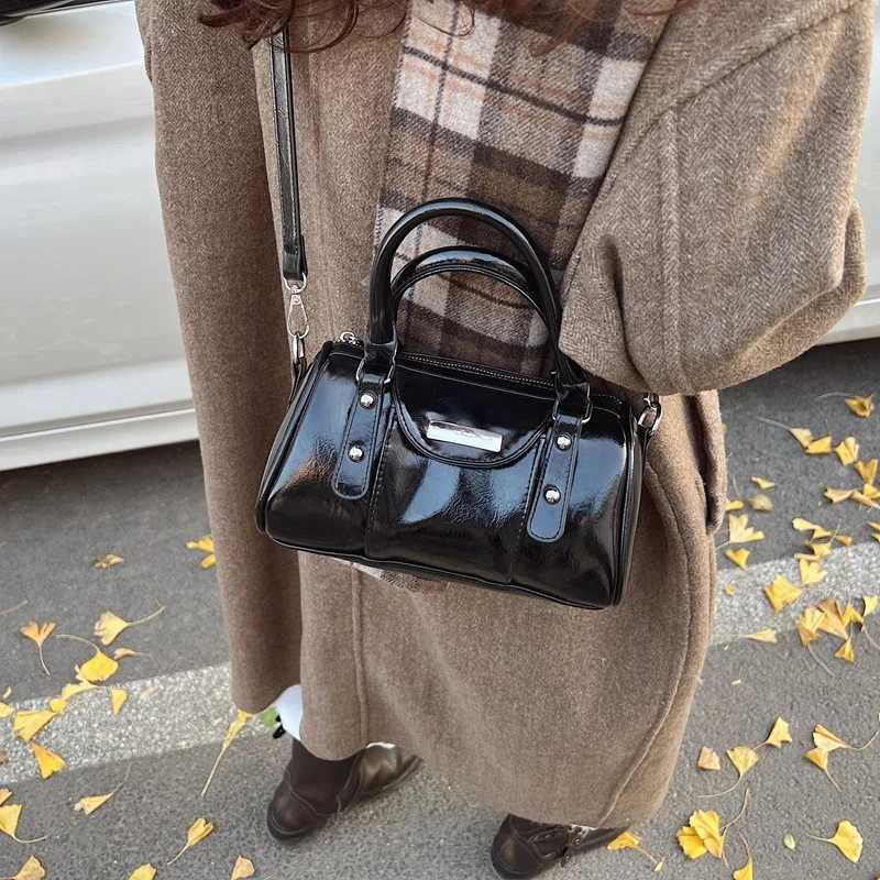 Designer LEFTSIDE Small PU Leather Shoder Bags for Wen 2024 Winter Y2K New Designer Trend Fem Tote Bag Lady Short Handle Handbags1 Y251120