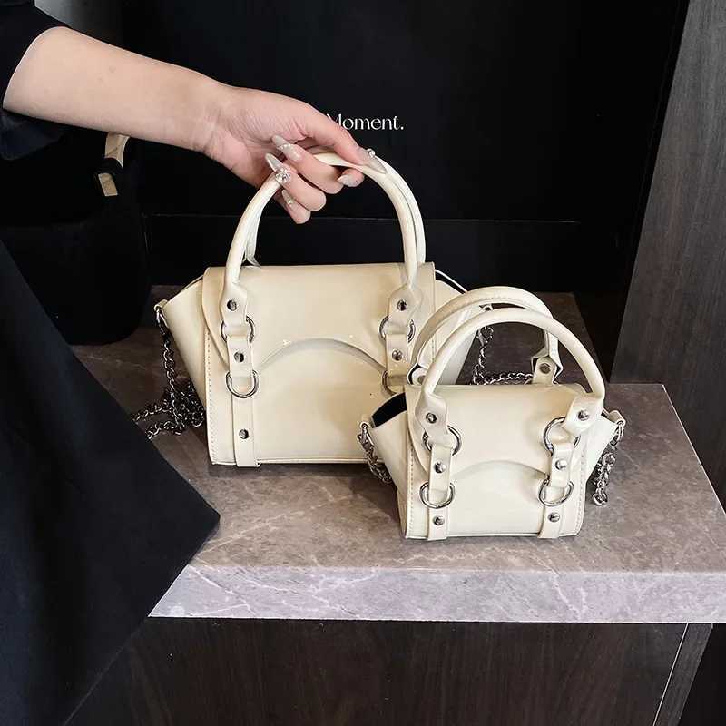 Fashionable Ladies Shoulder Bag Stylish Handheld Shopping Bag Versatile Commuting Bag High Aesthetic Design Sense Quality WomenT251007