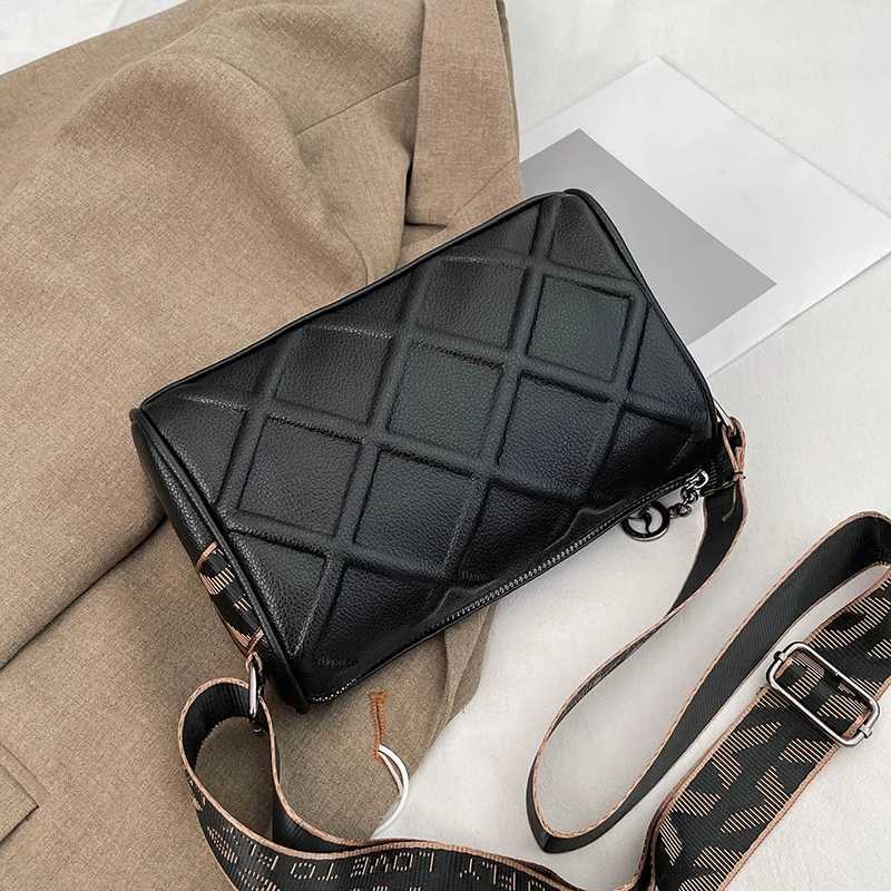 2025 New Womens Small Tote Bag Fashionable Crossbody Bag Trendy PU Shoulder Bag Womens Wide Strap PillowShaped HandbagT251007