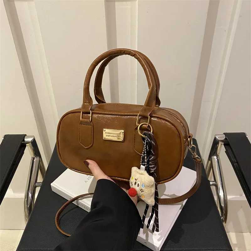Designer Solid Color PU Crossbody Bag Fi Texture Leather Wens Handbag New Versatile Simple Shoder Bag Small Square Bag Y251120