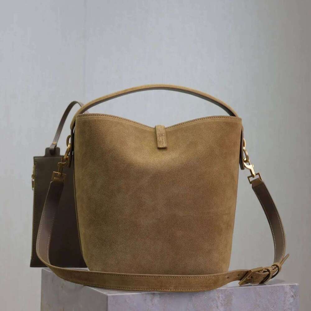 Designer Bags New Handbag Designer Bucket Bag Women's Large-Capacity High-Quality One-Shoulder Tote Bag Fashion Commuter Messenger Ba Hot Selling
