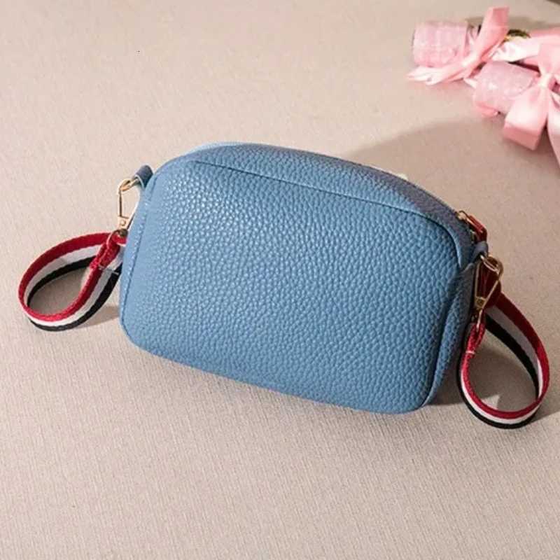 Neutral style bags are suitable for daily commuting They are simple and fashionable with singleshoulder or crossbody designsT251007