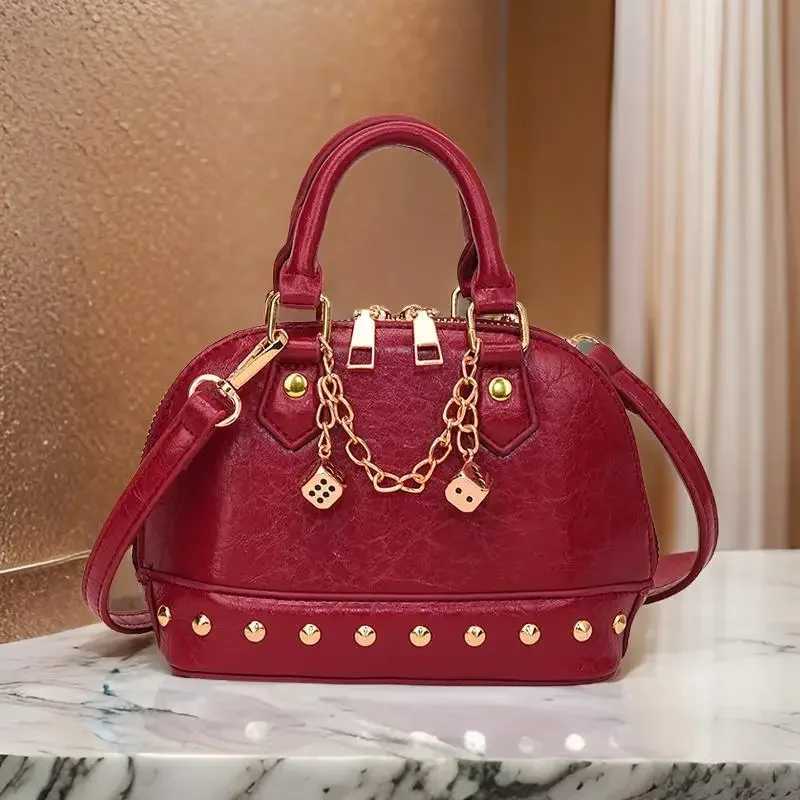 Designer Luxury Quilted Diamd Pattern Shoder Bag Inspired By Paris Fi Week With ChainLink Strap Veet Lining1 Y251120