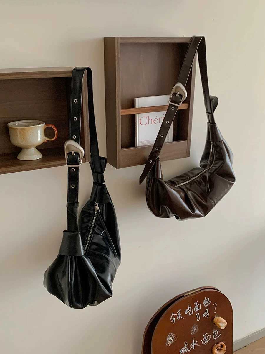 Designer Miyaga Korean Ins Large Capacity Soft Leather Folded Style Bags Casual Versatile Horn Single Shoder Crossbody Bag Y251120