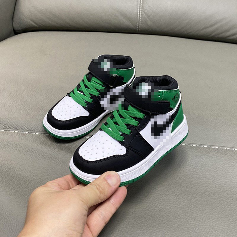 Autumn and winter new soft soled sports shoes for boys, basketball shoes for girls, casual high top sports shoes, designer shoes