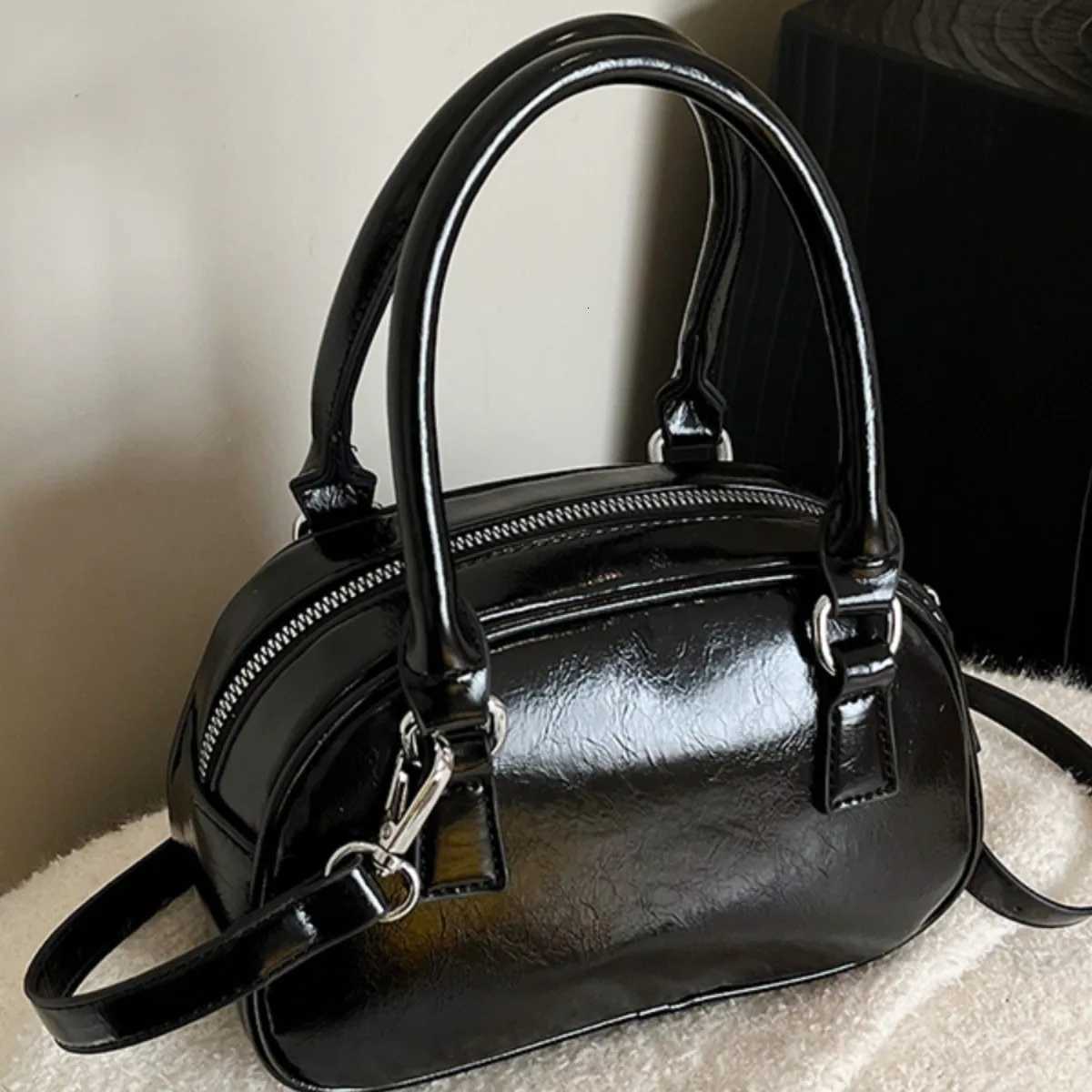 Designer Foreign trade crossborder small bag 2025 new wens bag spring and summer messenger bag portable small square bag Y251120