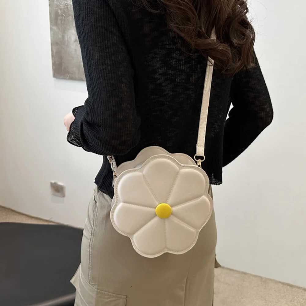 Mini round bag for women 2025 new autumn and winter fashion super hot single shoulder crossbody bag small bagT251007