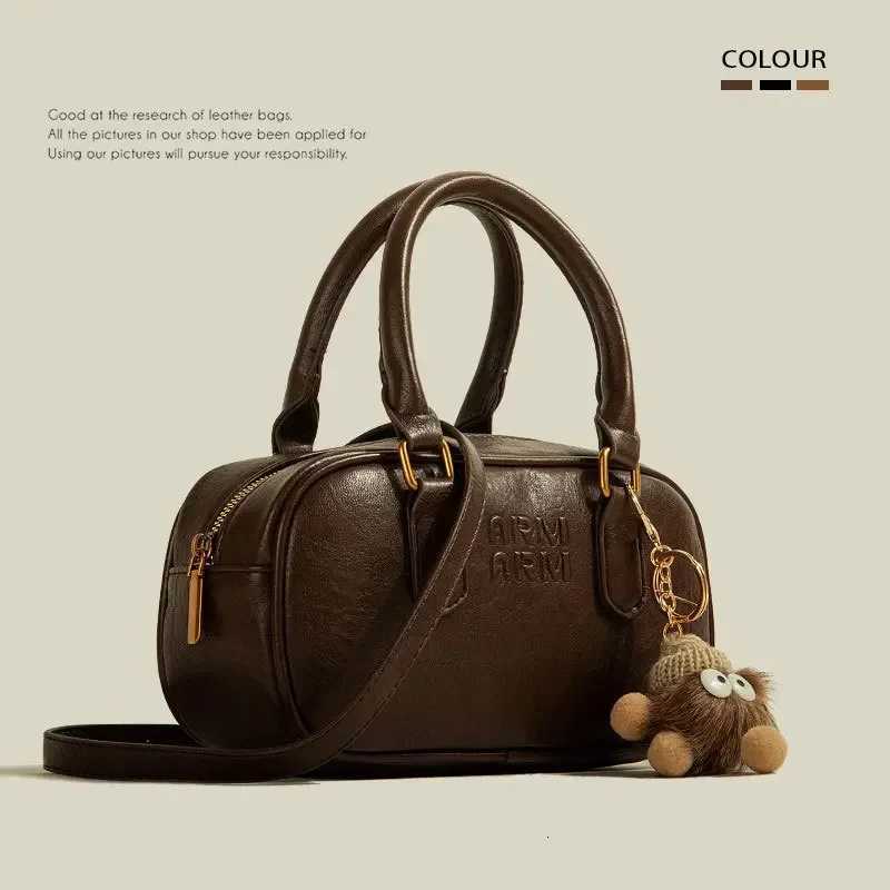 Designer Wen Purses Vintage Coffee Handbags Letters Embossed Luxury Designer Sahels Bowling Bag Shoder Crossbody Bags with Pendant Y251120