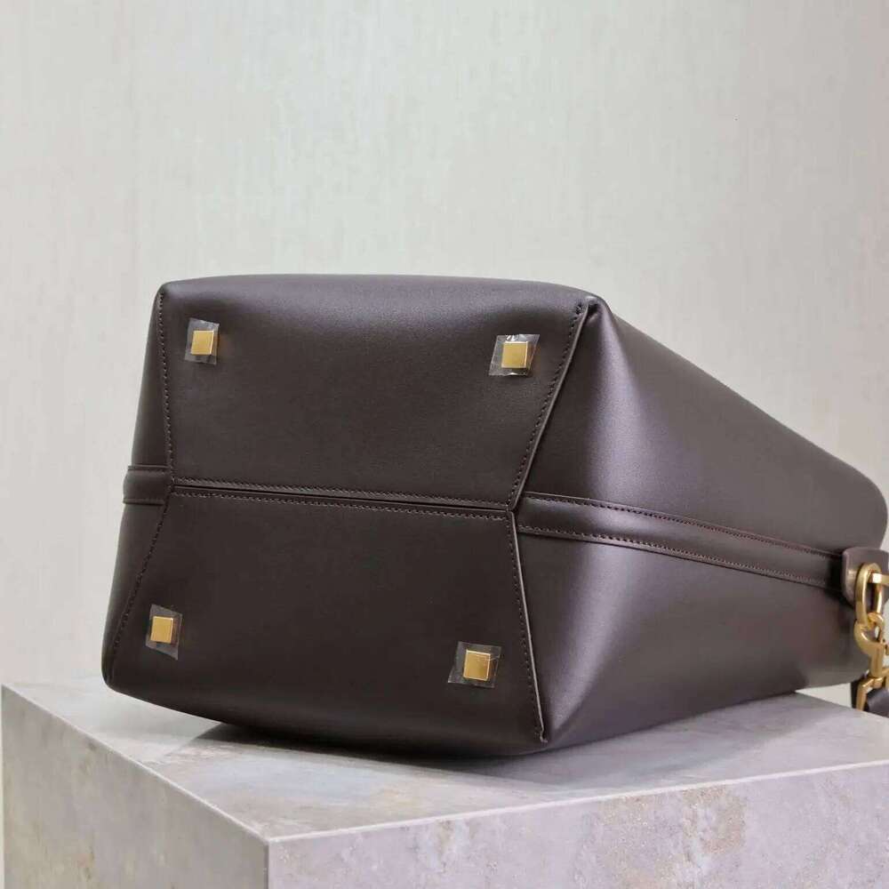 Designer Bags New Handbag Designer Bucket Bag Women's Large-Capacity High-Quality One-Shoulder Tote Bag Fashion Commuter Messenger Ba Hot Selling