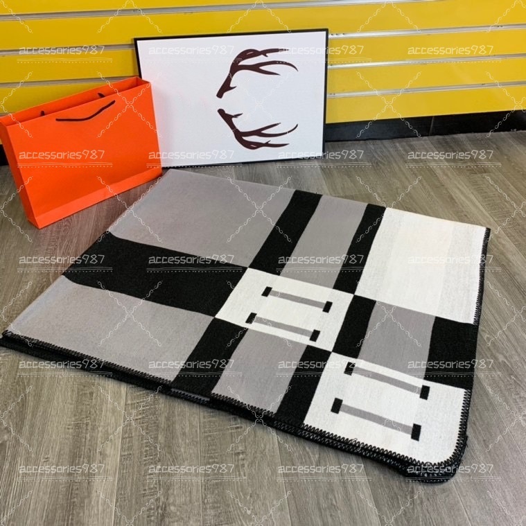 Scarves Designer Blanket Cashmere Soft Wool Scarf Winter Shawl Portable Warm Plaid Sofa Bed Fleece Knitted Throw Blankets Letter Luxury Woven Travel Home