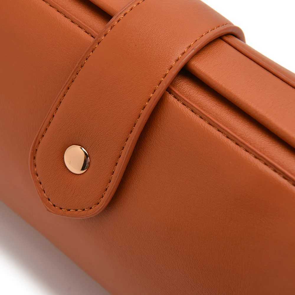 Womens One Shoulder Clip Bag Retro PU Womens Diagonal Straddle Phone Bag European And American Style 2024 New Popular HandbagT251007