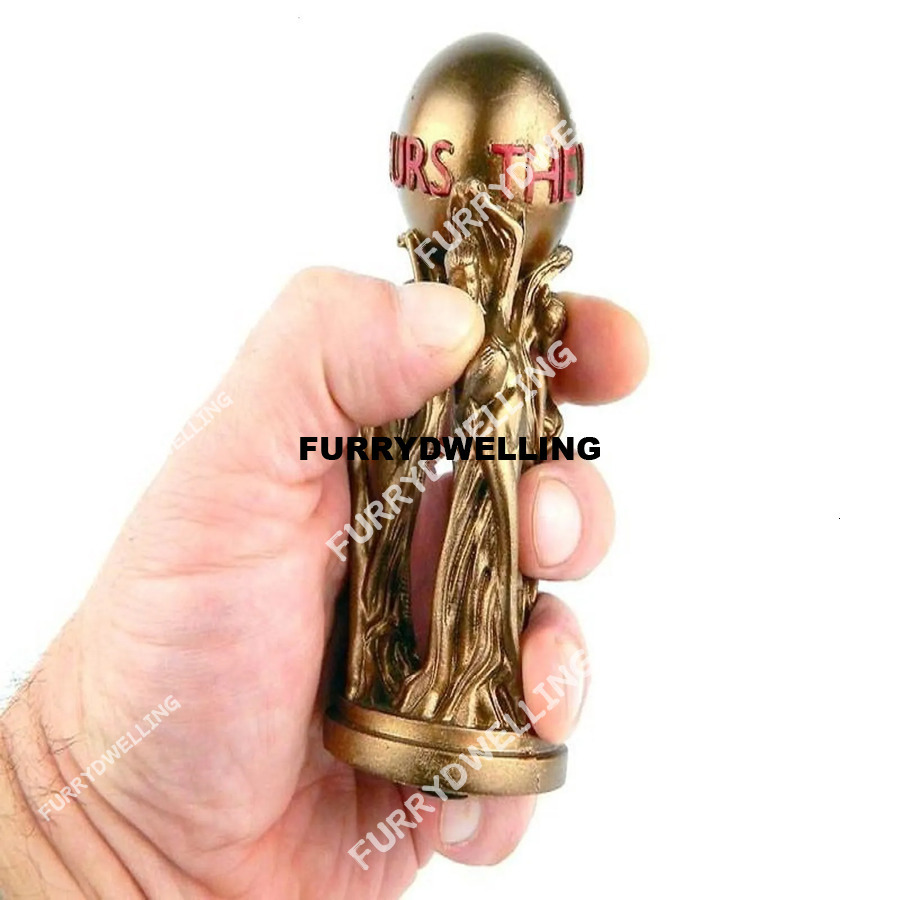 Decorative Dwe74 Objects Figurines The World Is Yours Statue Resin Champion Sculpture Trophy Office Home Decor For Birthdays Graduations Housewarming 230818
