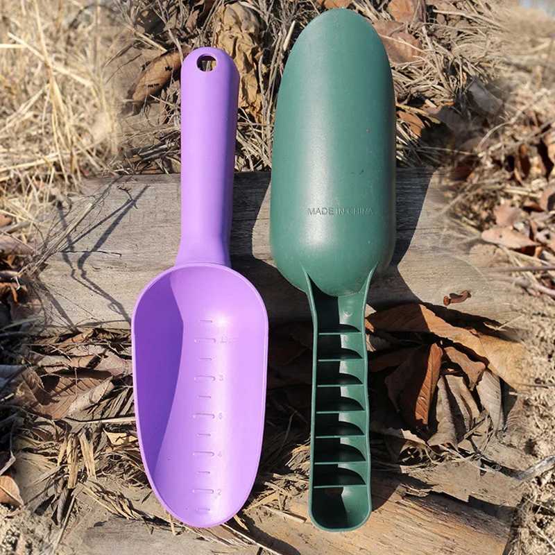 Thickened plastic vegetablegrowing and soildigging shovel a household soilloosening and flowergrowing tool J251121
