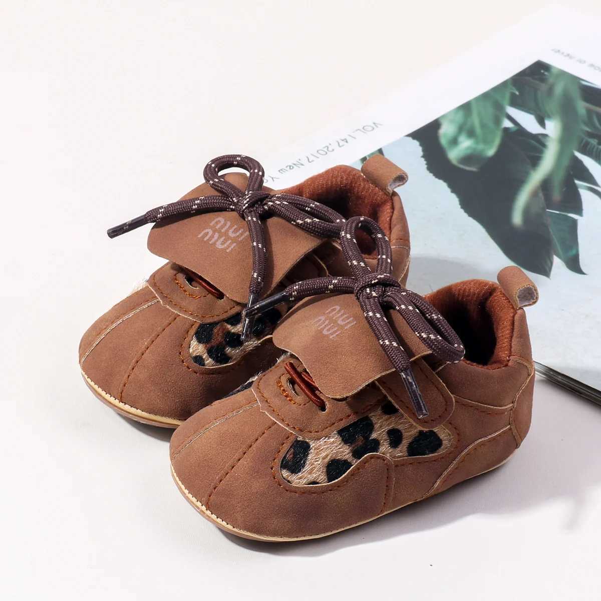 2025 Spring and Autumn New Style Hot Selling Fashion Trend Childrens Shoes for Boys and Girls AntiSlip Learning Walkers C2510081