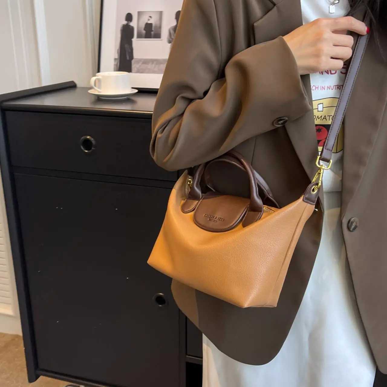 Designer 2024 Luxury Shoder Bags Mini Tote Ladies Handbag Versatile Nyl Fi Niche Designer Casual Handbag Crossbody Bag For Girl Y251120