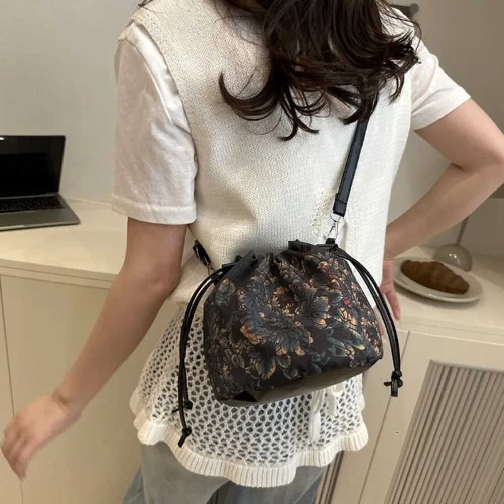 Cloth Flower Handbags Chinese Style Shoulder Bag Ethnic Style Crossbody Bag Cosmetic Bag Wallet Hanfu Drawstrings Bag WomenT251007