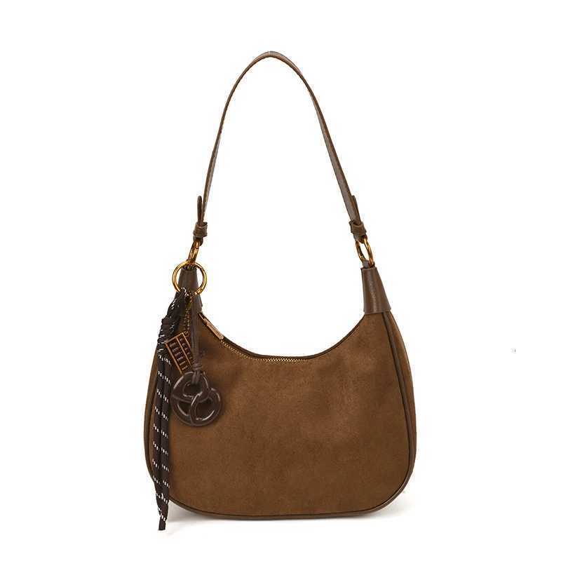 Designer Faux Suede Shoder Bag Large Underarm Bag with Pendant Crescent Bag for Wen Shopping1 Y251120