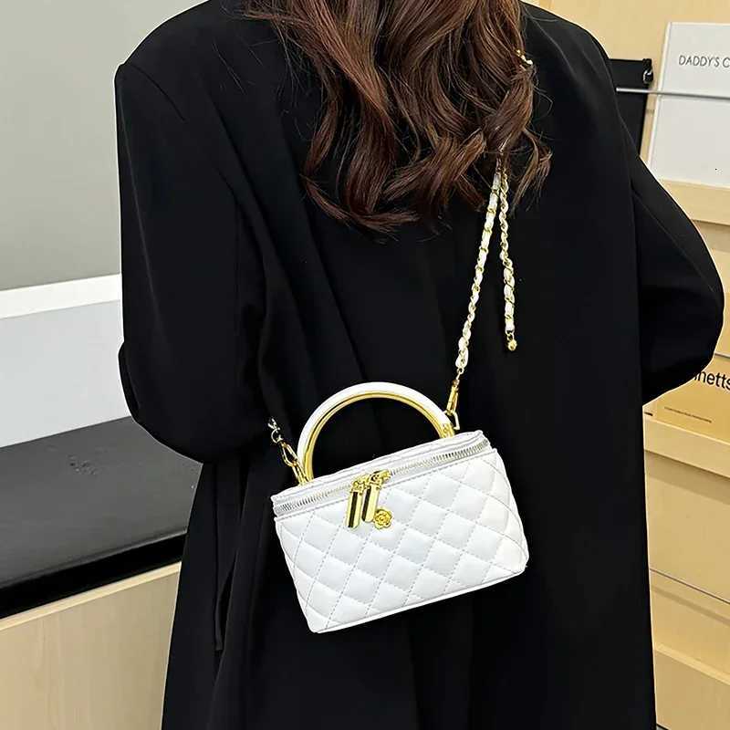 Designer Elegant Vintage Inspired Shoder Bag Luxury Leather Crossbody Messenger Square Sahel Design For Wen Party Casual Outfit Y251120