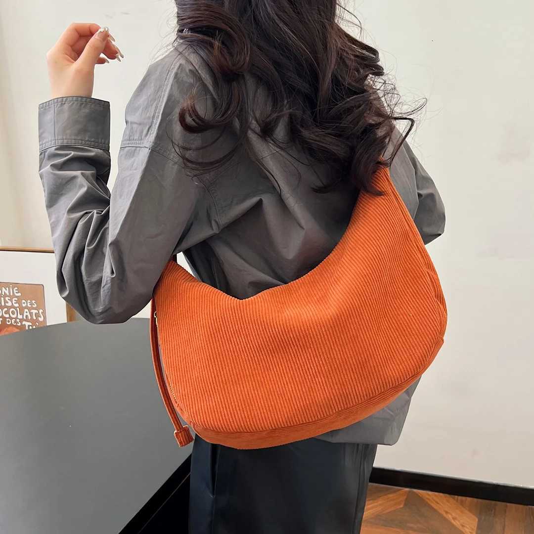 Corduroy drawstring cloud bag womens large capacity dumpling bag 2024 new simple casual armpit bag handbag shoulder crossbodyT251007
