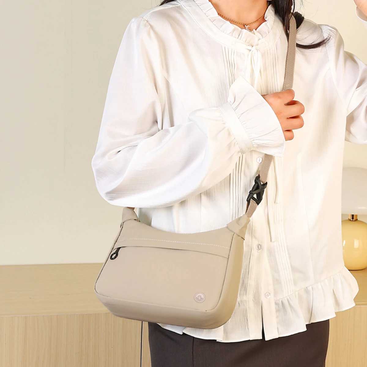 Casual Womens Minimalist Crossbody Bag Lightweight Nylon Large Capacity Round Patch Adjustable Strap Storage Bag for Daily UseT251007