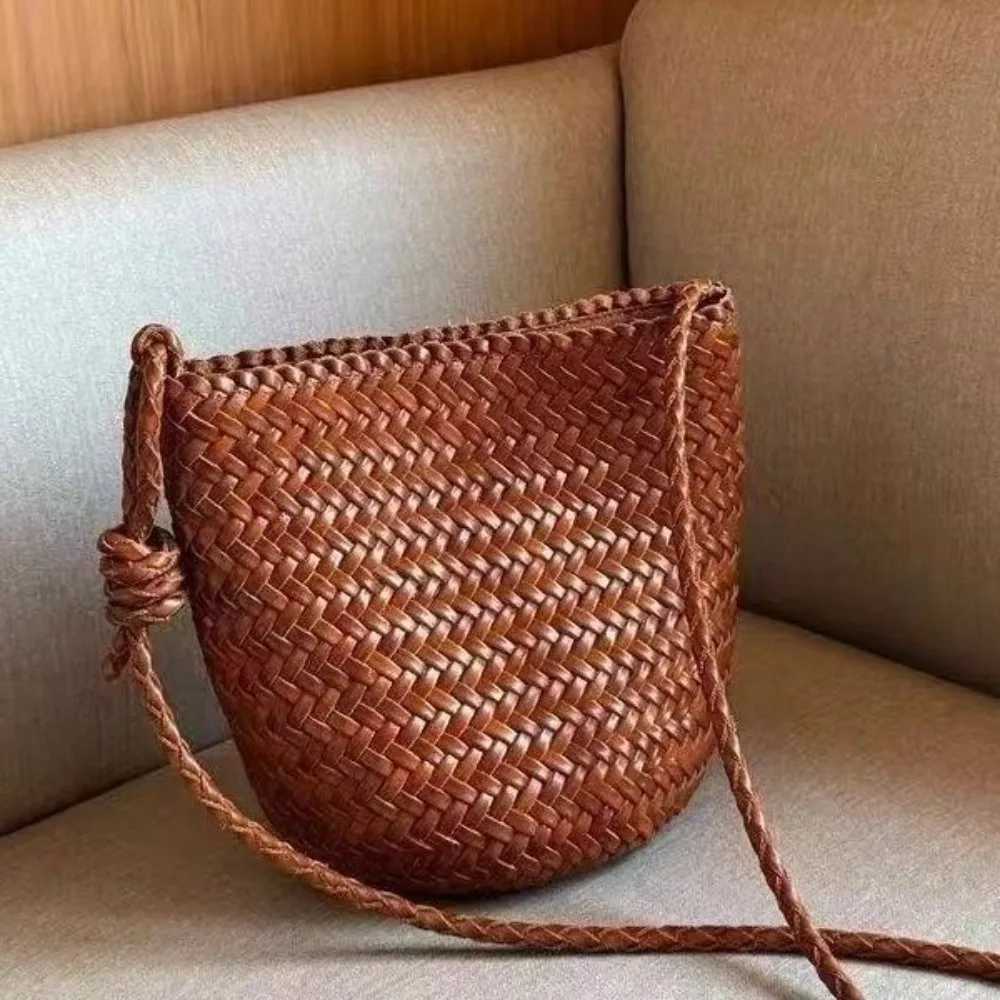 Imitation woven casual French bag 2025 new largecapacity trend single shoulder niche texture bucket bag fashionT251007