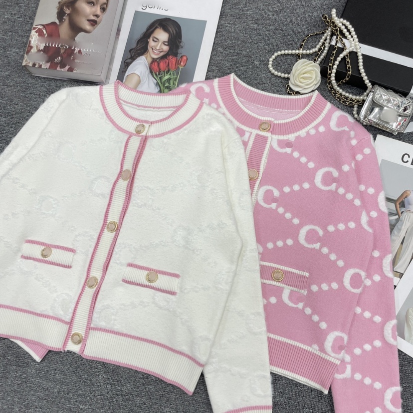 Autumn and winter womens GU knitted coat comfortable fabric good looking cut high appearance level classic logo design fashionable and trend